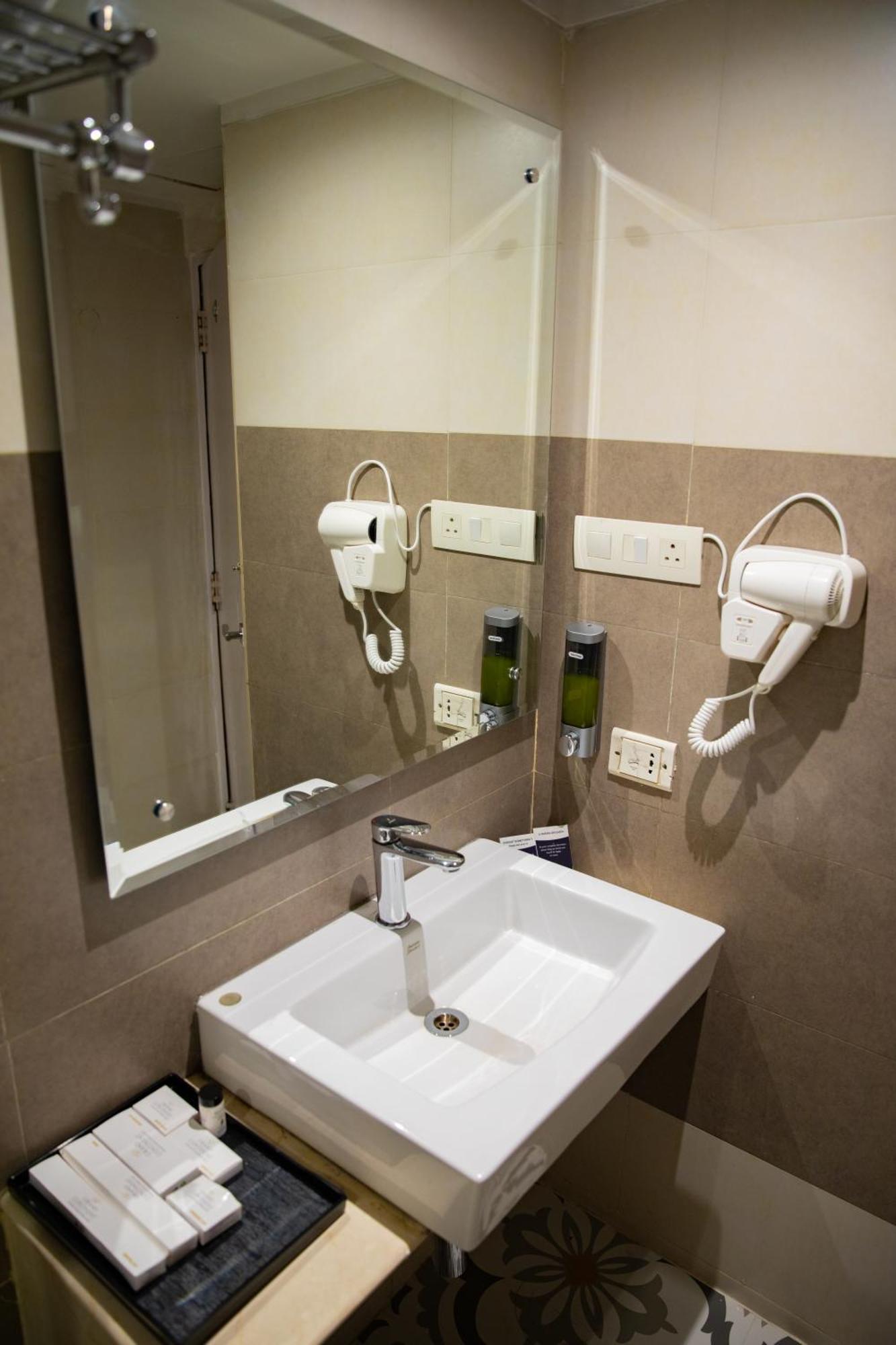Grand Continent Secunderabad A Sarovar Portico Affiliate Hotel Esterno foto